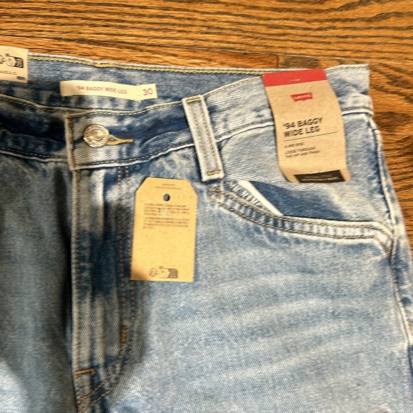 Levi's Light Blue Wide Leg Jeans - Picture 2 of 4